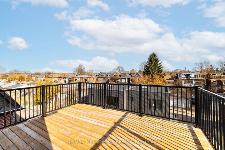 Property Photo: 447 Lansdowne Avenue ON M6H 3Y2