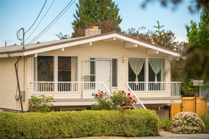 Property Photo: 880 Oakley St BC V9S 2A2