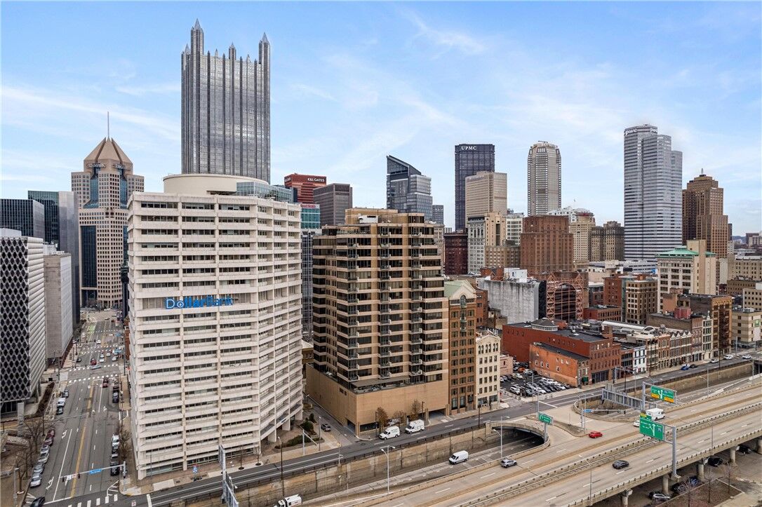 Property Photo: 151 Fort Pitt Blvd 902 PA 15222