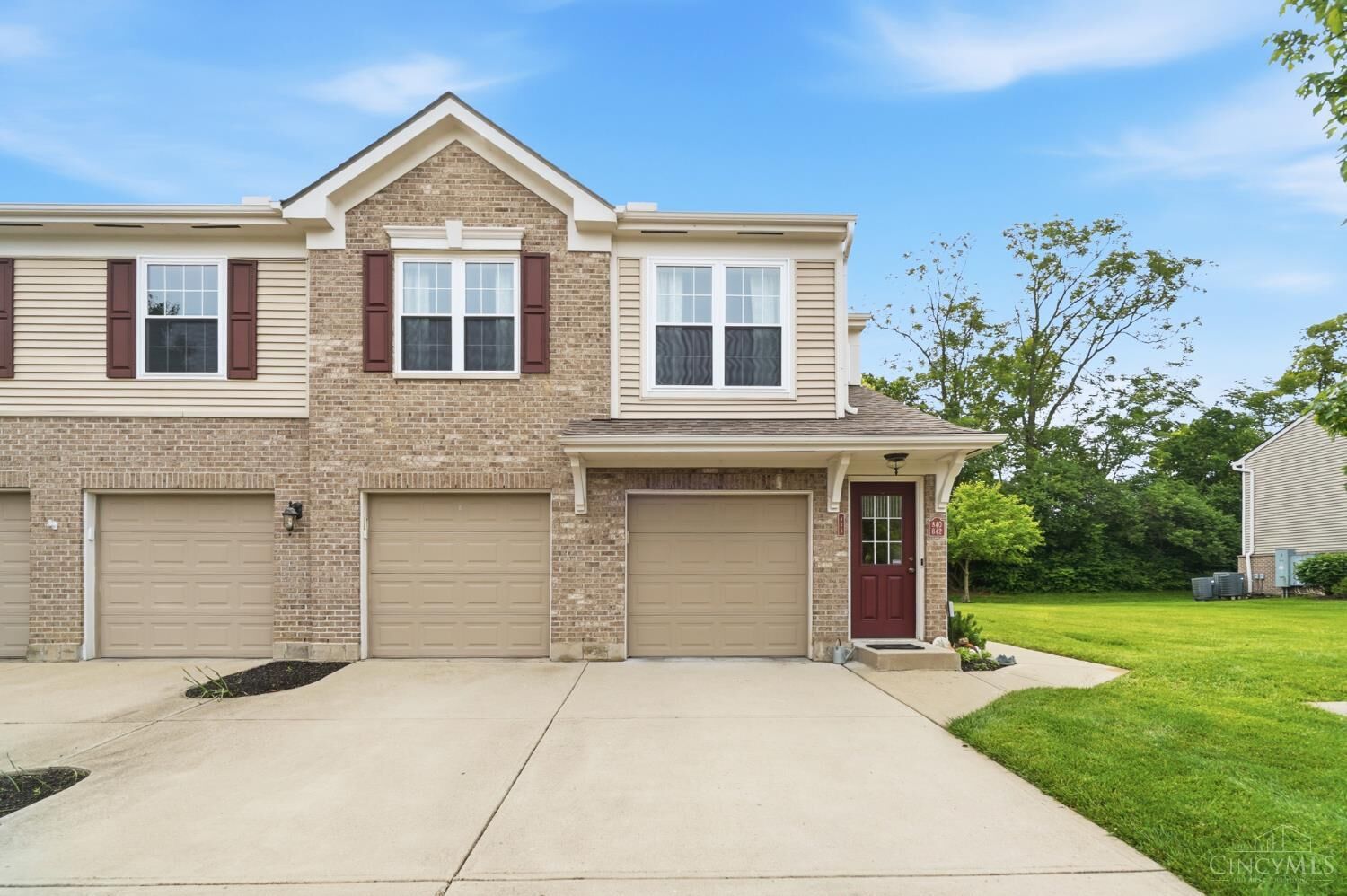 Property Photo:  844 Heritage Green Drive  OH 45050 