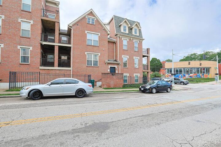 Property Photo: 203 E University Avenue OH 45219