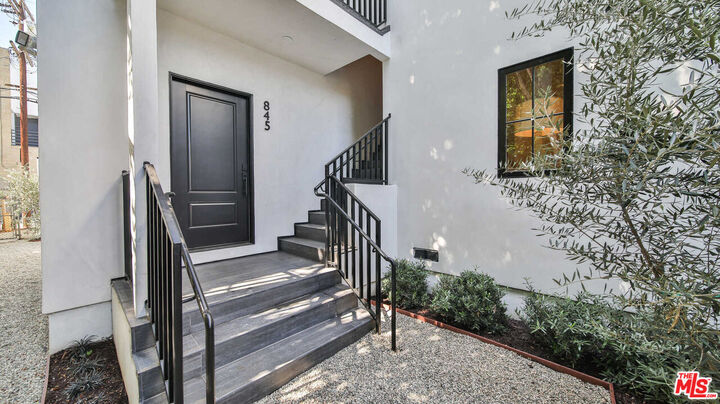 Property Photo: 845 1/2 N Alfred St CA 90069