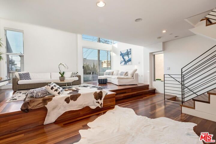 Property Photo:  111 Eastwind St  CA 90292 