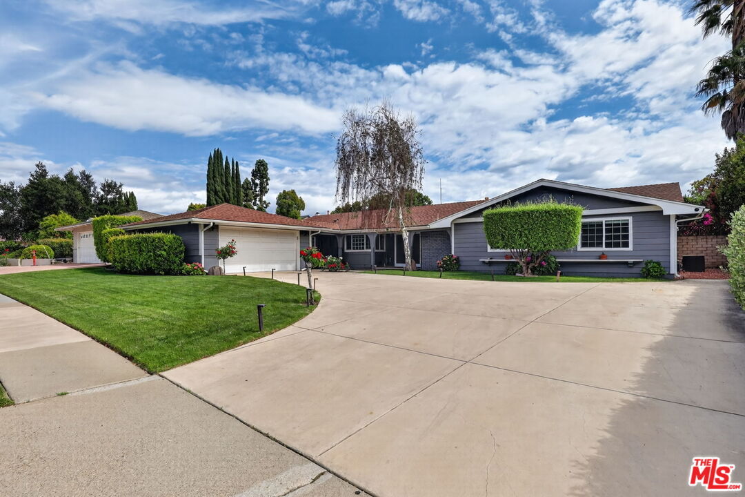 Property Photo:  212 E Avenida De Los Arboles  CA 91360 