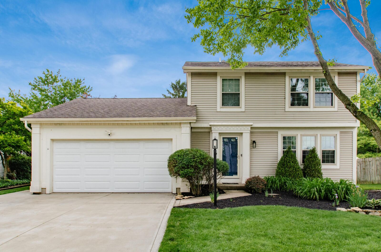 Property Photo:  2472 Dunstan Drive  OH 43235 
