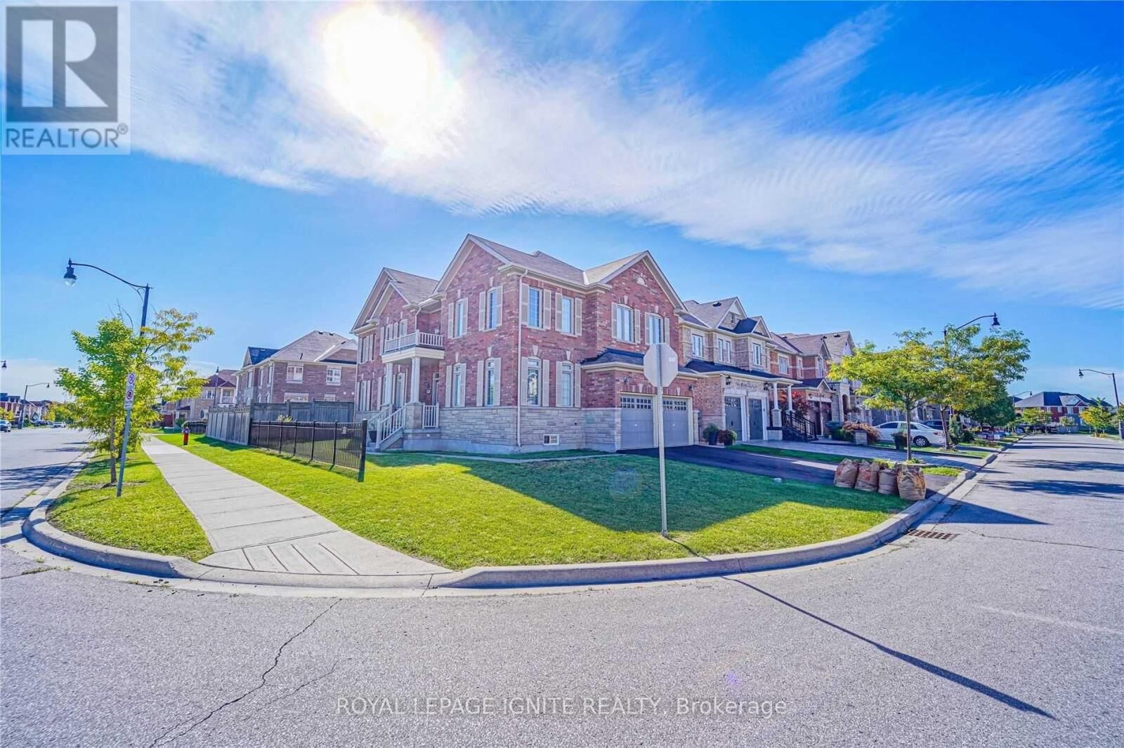 Property Photo:  26 Ironshield Drive Upper  ON L6P 3N4 