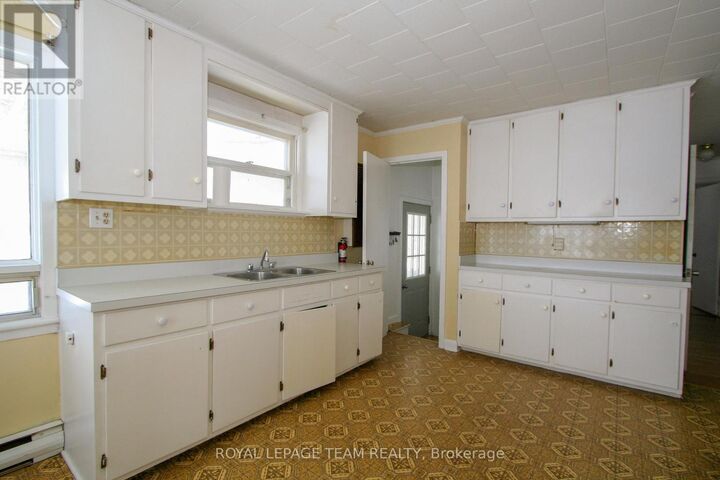 Property Photo:  9 Cockburn Street  ON K0C 1G0 