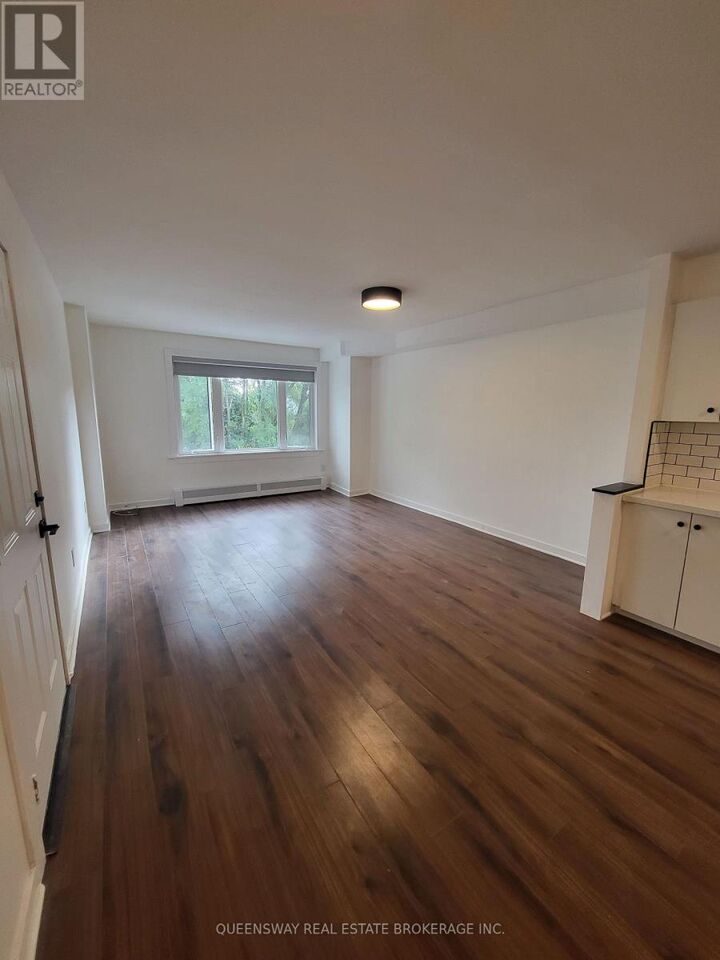 Property Photo:  965 Eglinton Avenue West 2  ON M6C 2C4 
