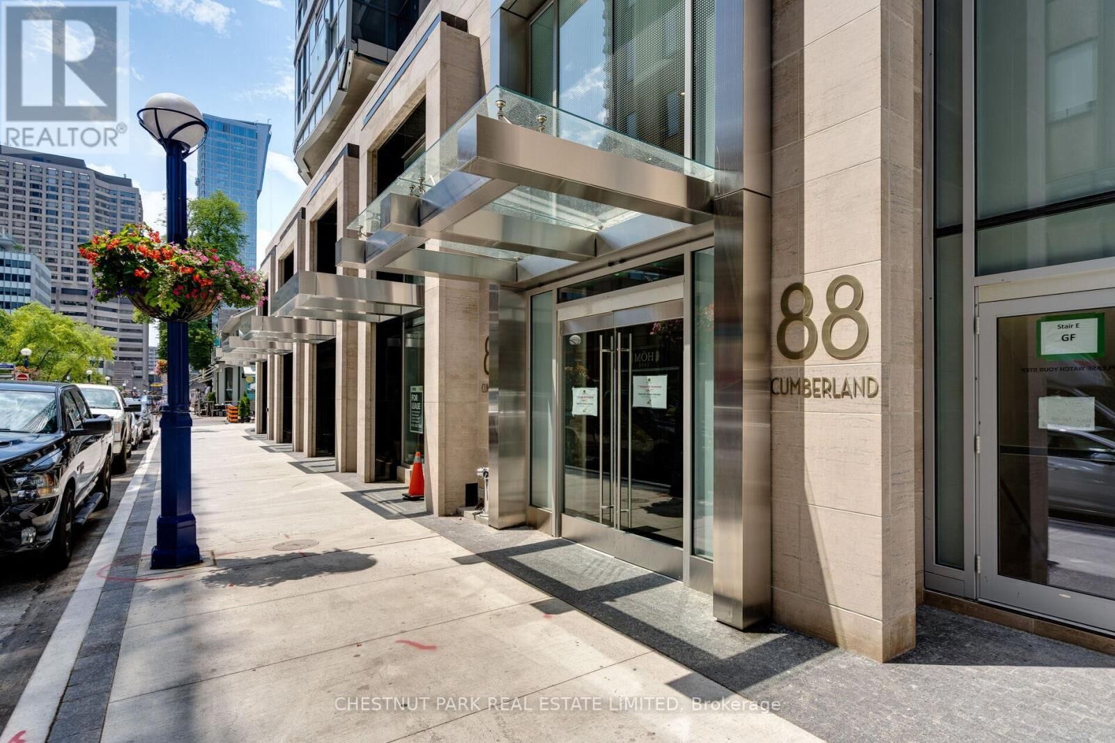 Property Photo: 88 Cumberland Street 1902 ON M5R 0C8