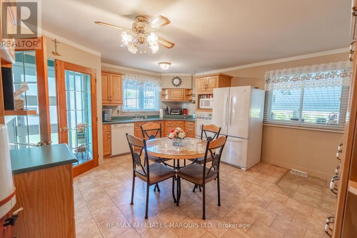 Property Photo:  429 Beach Avenue  ON K6H 5P3 