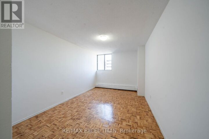Property Photo:  5 Glamorgan Avenue 914  ON M1P 4P1 