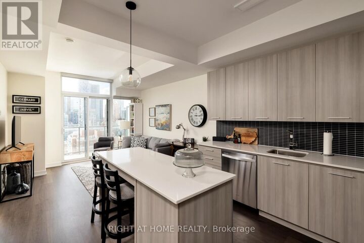 Property Photo:  105 George Street East 1912  ON M5A 2N4 