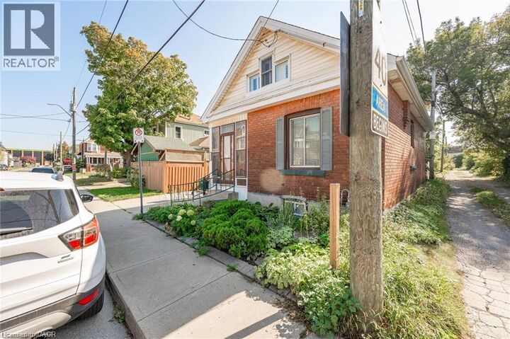 Property Photo:  252 Beechwood Avenue  ON L8L 2T1 