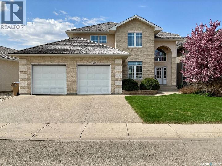 Property Photo:  1538 Lakeridge Drive N  SK S4X 4L5 