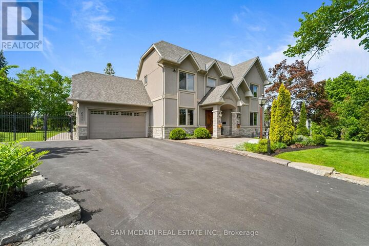 Property Photo:  2411 Thorn Lodge Drive  ON L5K 1K8 