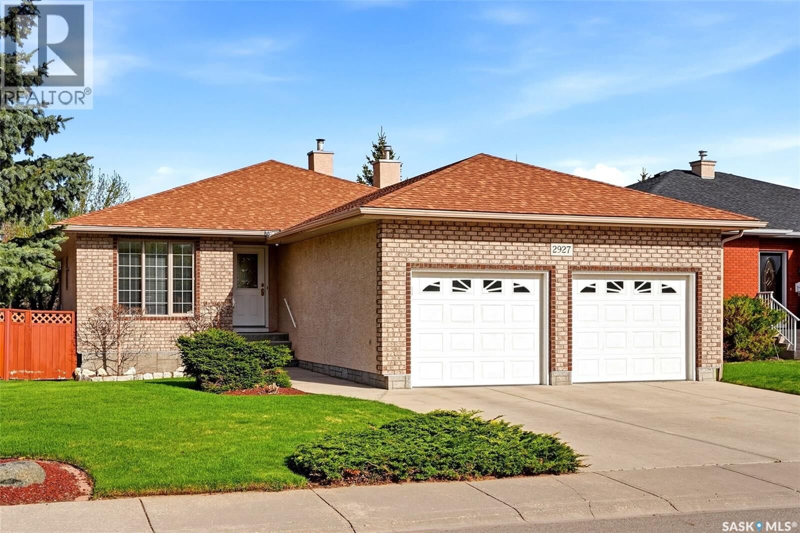 Property Photo: 2927 Wimbledon Drive SK S4V 2Y2