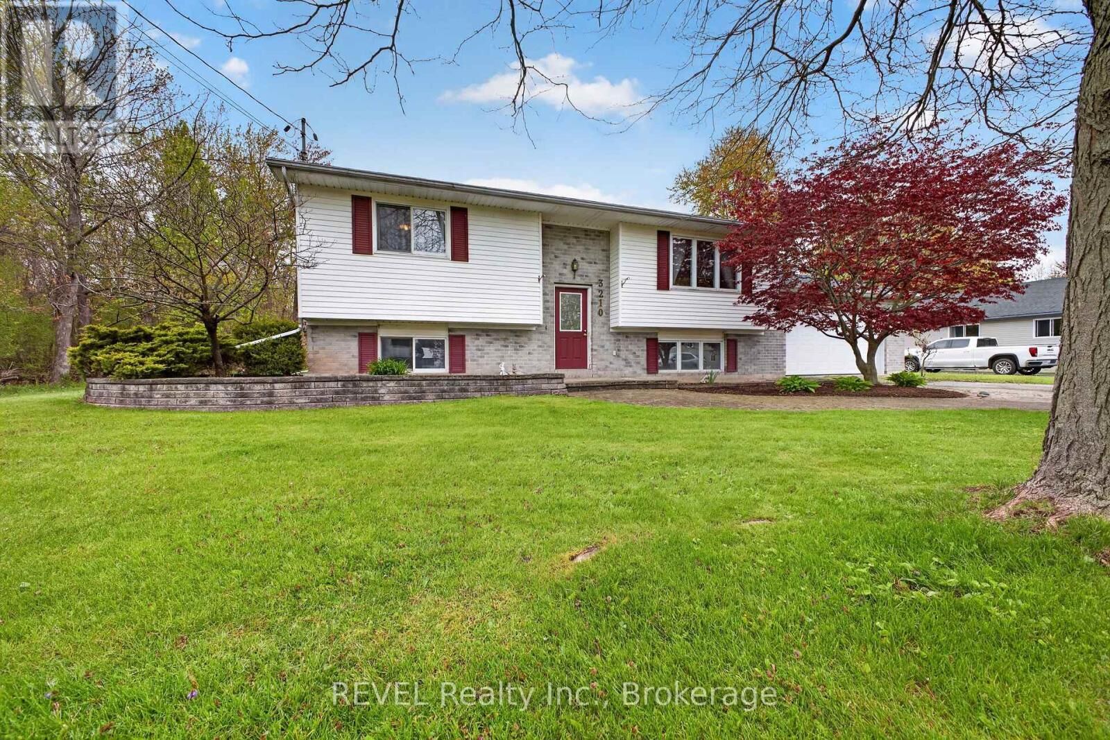 Property Photo:  3210 Bethune Avenue  ON L0S 1N0 