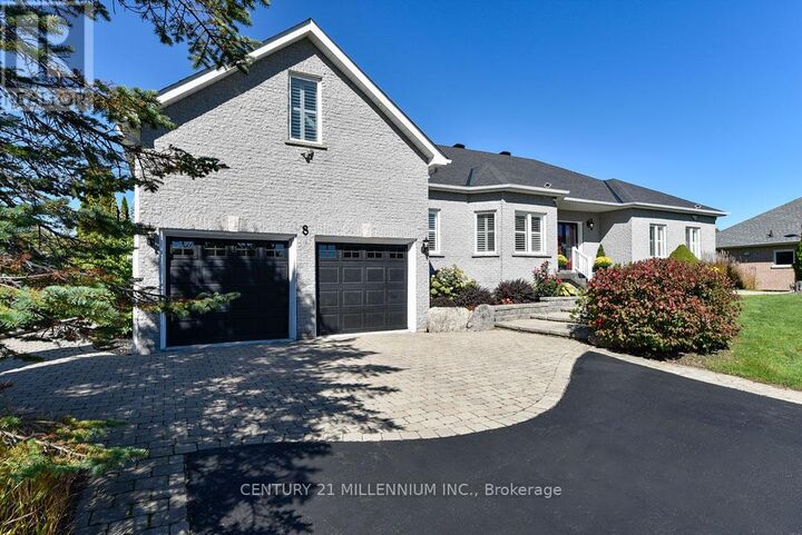 Property Photo:  8 Castlewood Court  ON L7K 0C1 