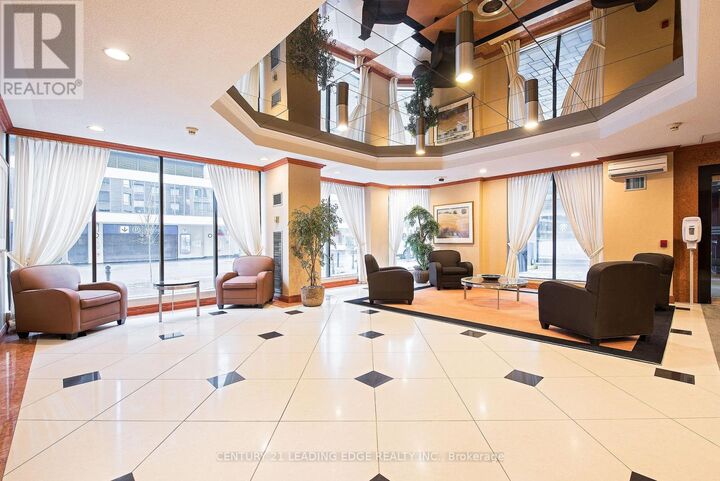 Property Photo: 633 Bay Street 2204 ON M5G 2G4