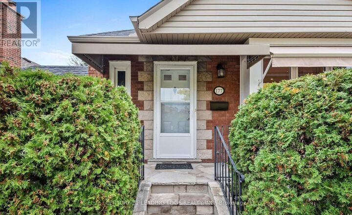 Property Photo: 177 Fallingbrook Road ON M1N 2V3