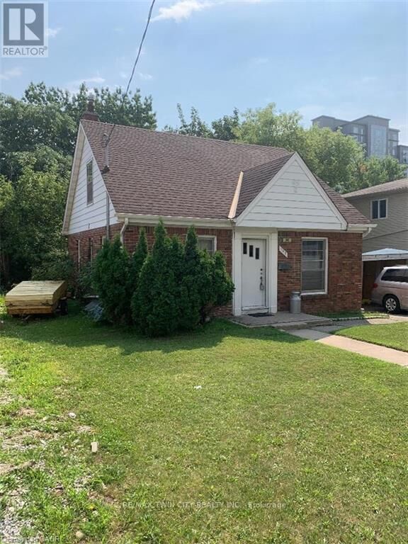 Property Photo:  342 King St N Street North  ON N2J 2Z2 
