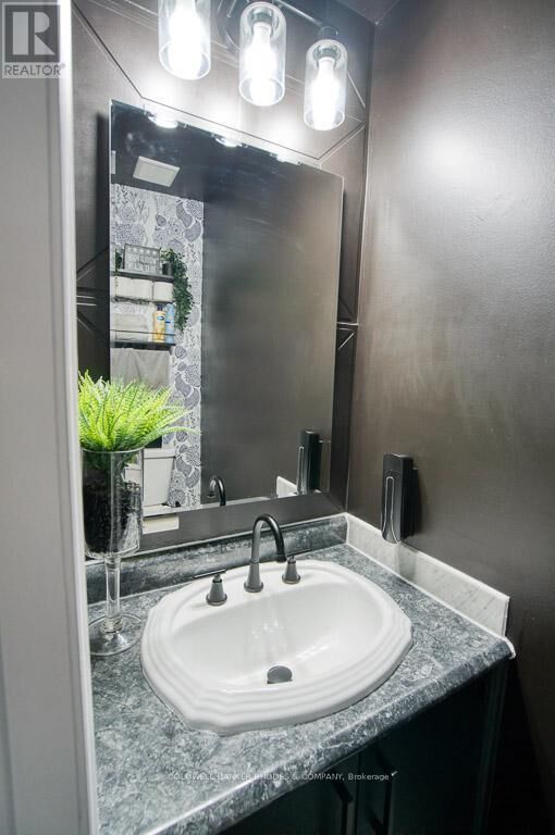 Property Photo: 1960 Garden Park Lane 27 ON K1B 5B2