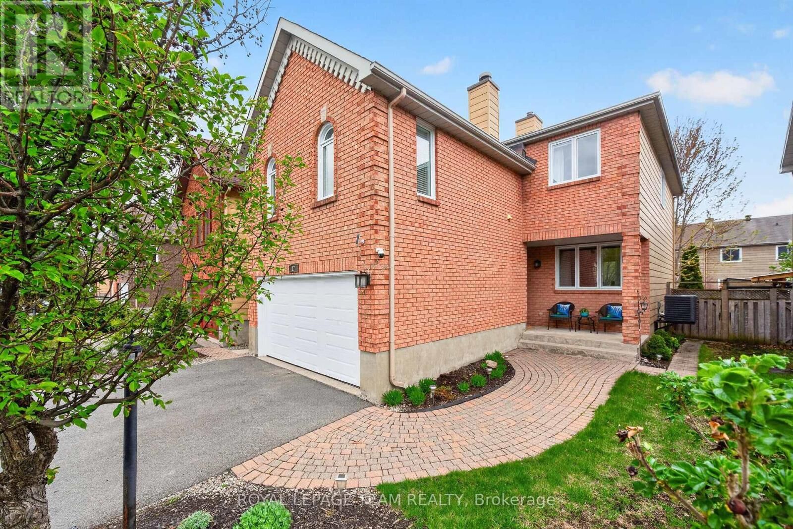 Property Photo:  27 Inwood Drive  ON K2M 1Z5 