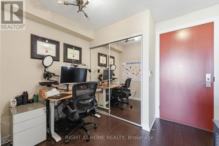 Property Photo: 275 Yorkland Road 1402 ON M2J 0B4