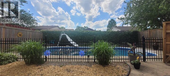 Property Photo:  109 Hastings Crescent  ON N7S 5K4 