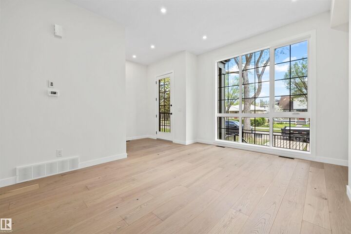 Property Photo:  10934 132 Street NW  AB T5M 1C9 