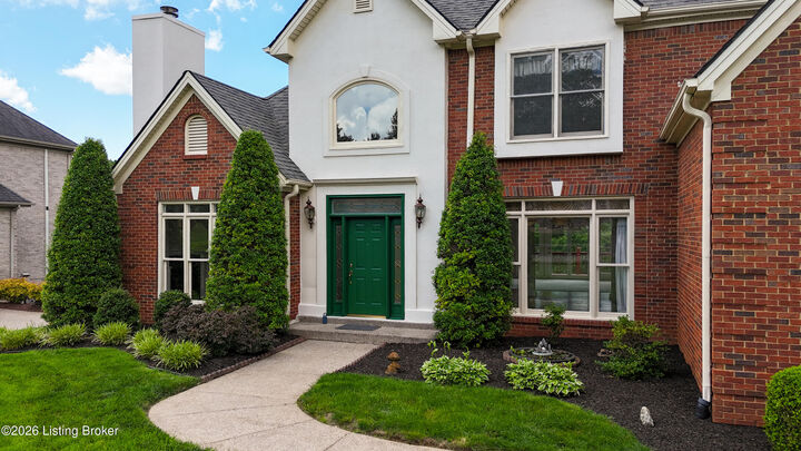 Property Photo: 9319 Springbrooke Cir KY 40241