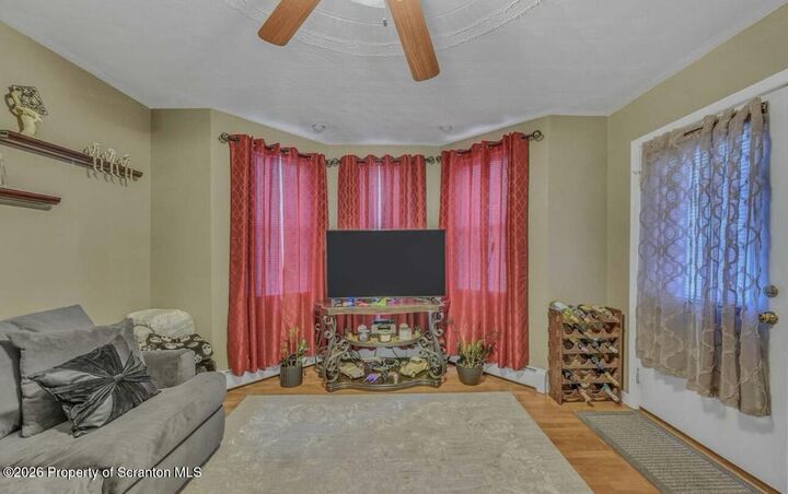 Property Photo:  1406 Dorothy Street 1st Floor  PA 18504 