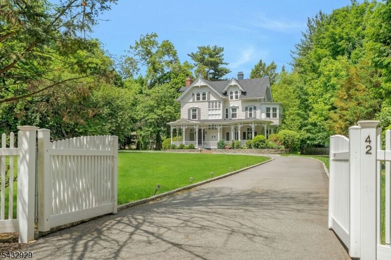 Property Photo:  42 Llewellyn Rd  NJ 07042 
