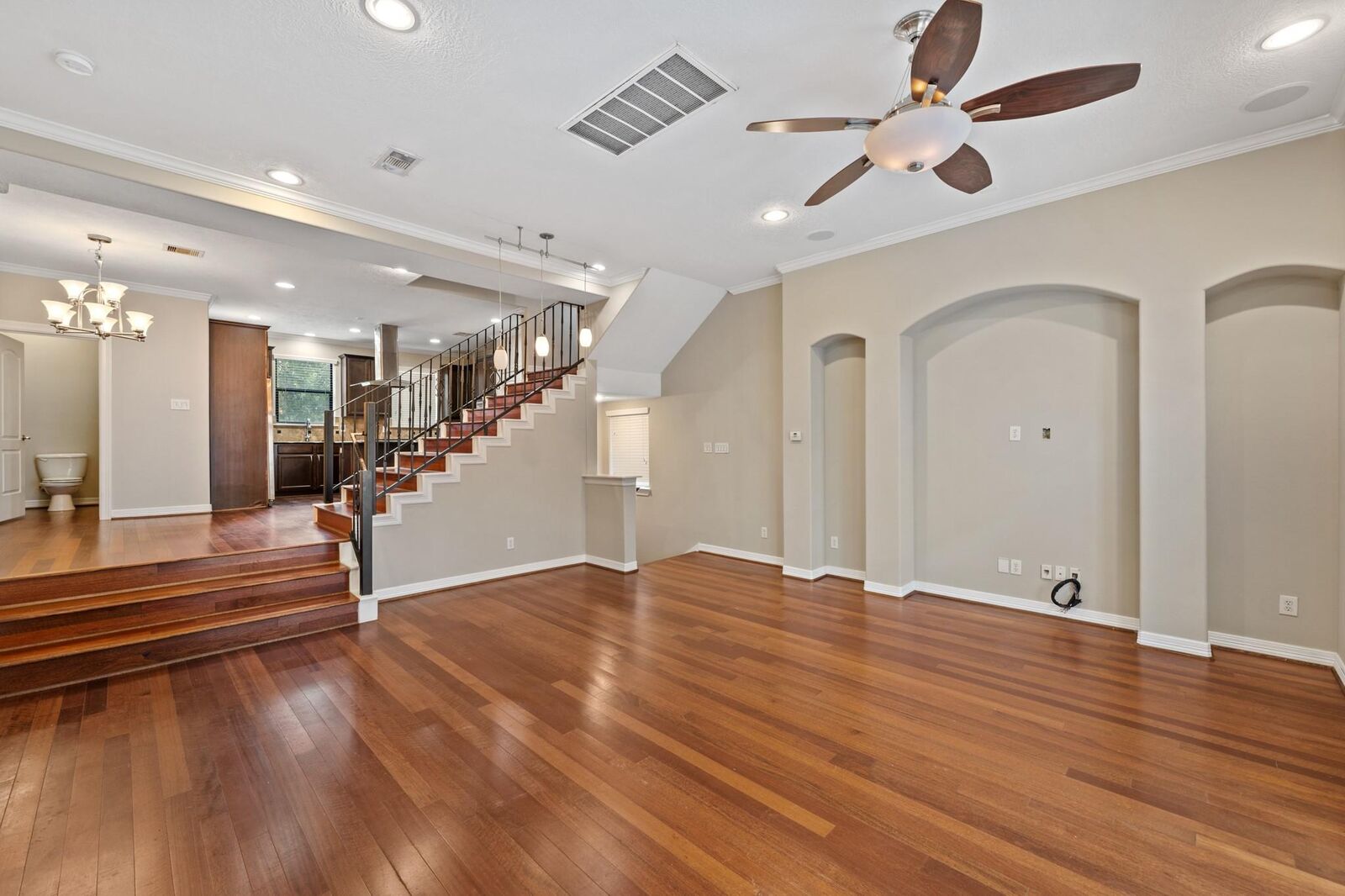 Property Photo: 2045 W 14th 1/2 Street TX 77008
