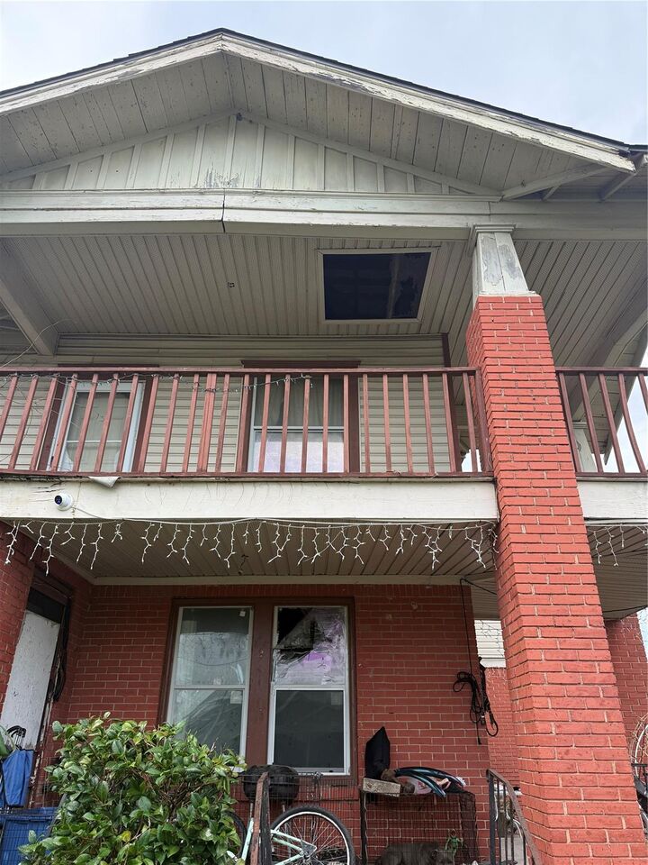 Property Photo:  301 66th Street  TX 77011 