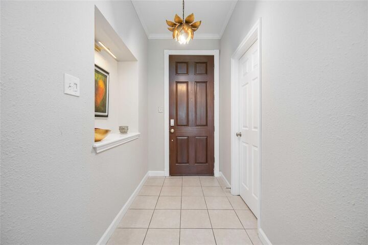 Property Photo: 4515 Briar Hollow Place 308 TX 77027