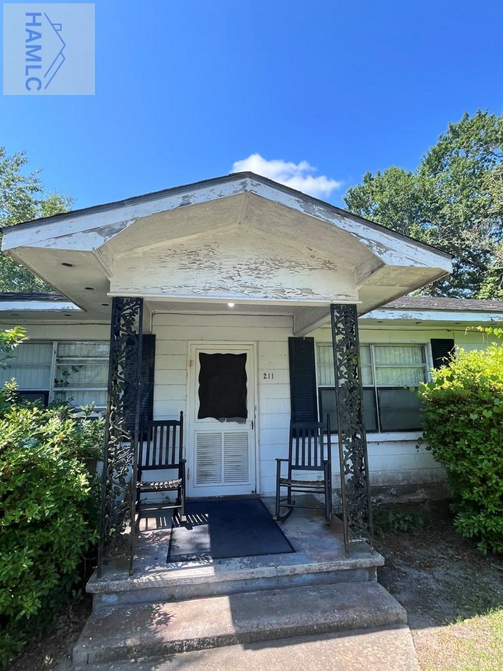 Property Photo: 211 Banks Street GA 30427