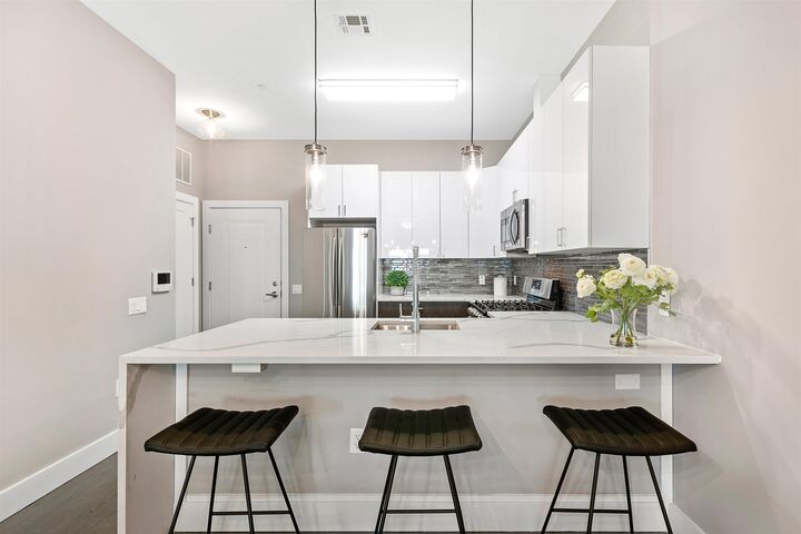 Property Photo:  313 Pine St 508  NJ 07304 