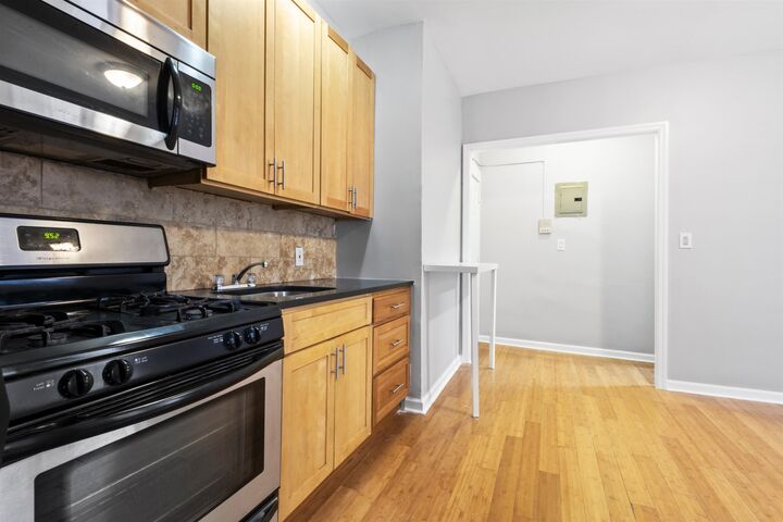 Property Photo:  118 Corbin Ave 303  NJ 07306 