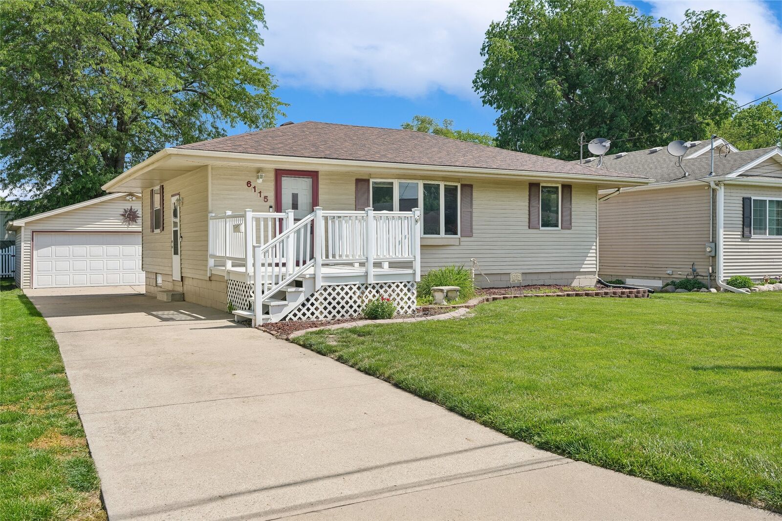 Property Photo:  6115 Gordon Avenue  IA 50312 