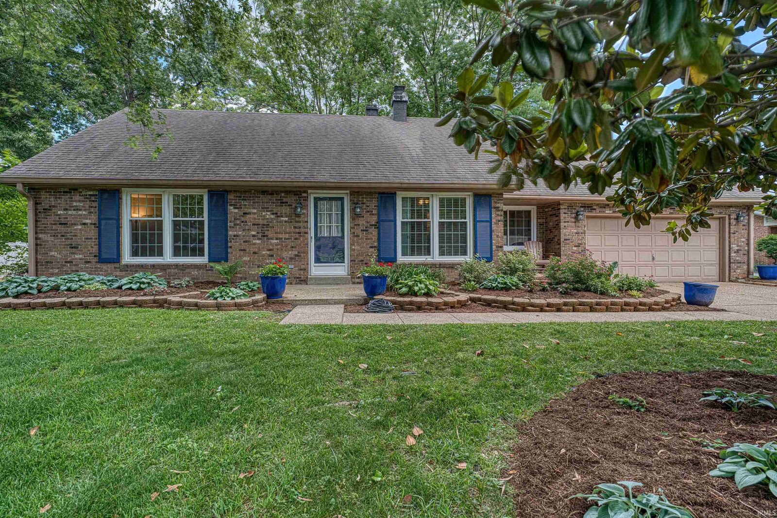 Property Photo:  118 Camden Court  IN 47715 