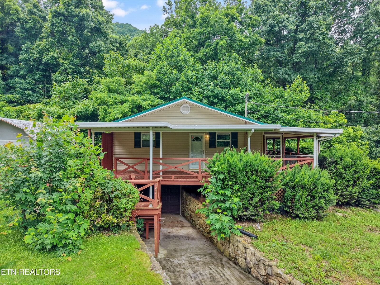 Property Photo:  757 Blowing Cave Rd  TN 37876 
