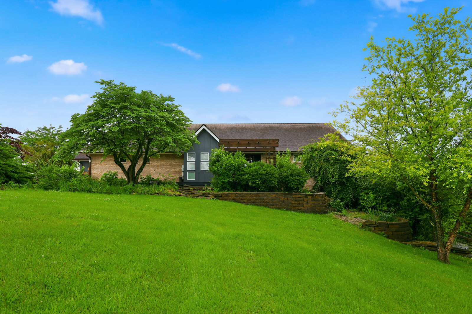 Property Photo:  1011 Sunnyview Lane  KY 40601 