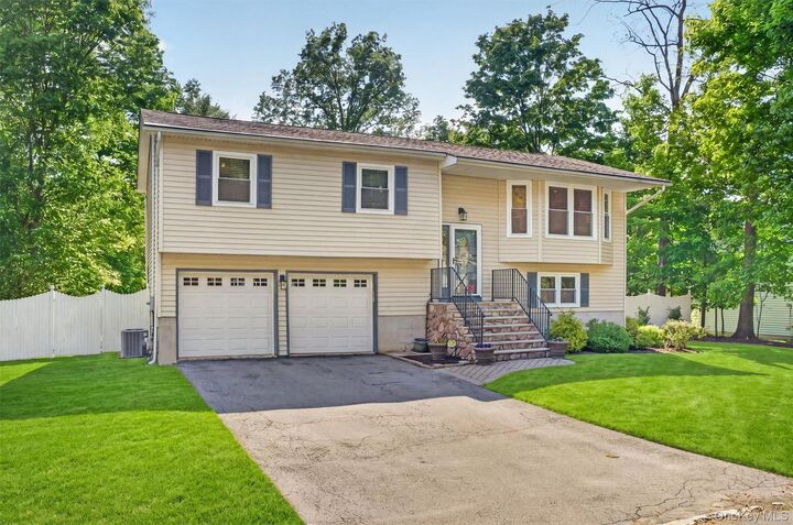 Property Photo:  10 Winston Drive  NY 10924 