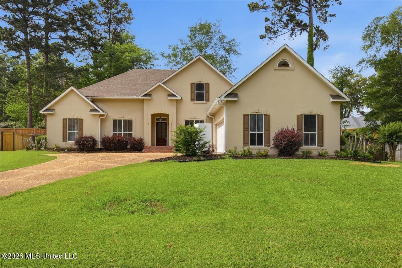 Property Photo:  122 Highwoods Boulevard  MS 39110 