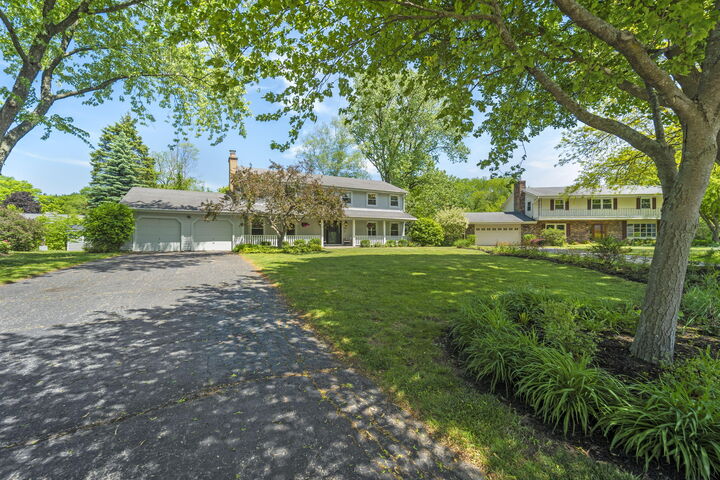 Property Photo: 720 W Clovernook Ln WI 53217