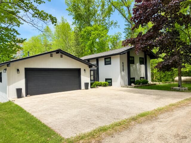 Property Photo:  8430 Lynwood Lane  MI 49332 