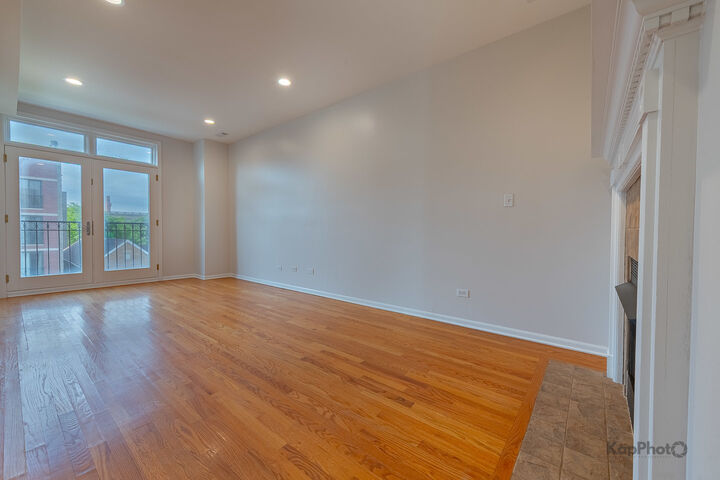 Property Photo:  2226 W Monroe Street 3  IL 60612 