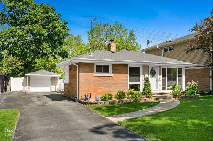 Property Photo:  187 N Hampshire Avenue  IL 60126 