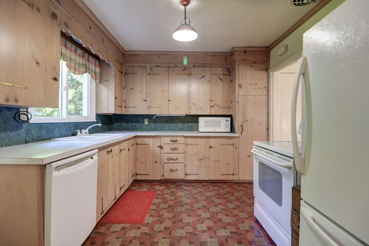 Property Photo:  806 N 11th Street  IA 52732 